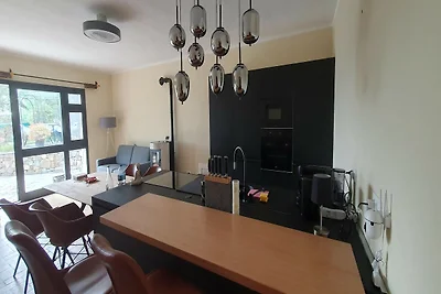 Italiaanse villa aan de kust met 3...