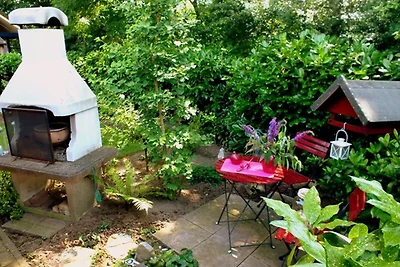 Bel bungalow a Beek con vasca idromassaggio