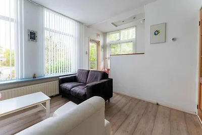 Schönes Ferienhaus in Heeg mit Garten