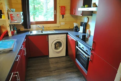 Chalet in legno con stufa a legna