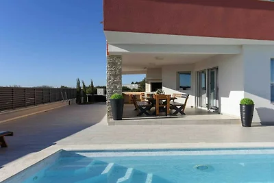 Villa in Vrsi mit Schwimmbecken