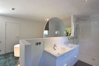 Kustvilla met spa en tuin