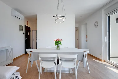 Modernes Apartment mit großer überdachter...