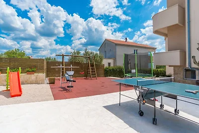 Modernes Ferienhaus in Pristeg mit Pool