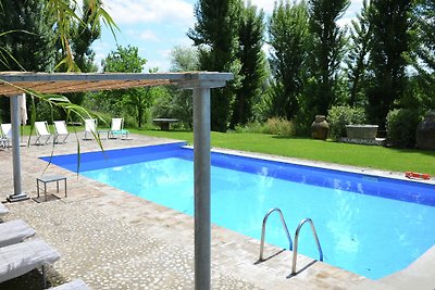 Espaciosa villa en Sermugnano con piscina