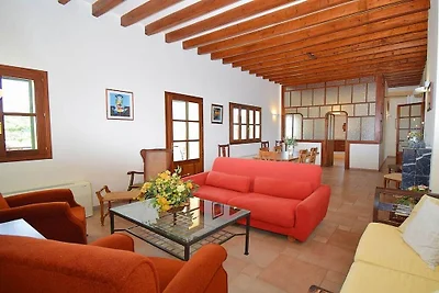 Ferienhaus in Llubi mit Schwimmbecken