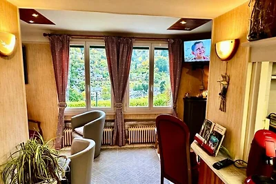 Haus in Le Mont-Dore mit Bergblick