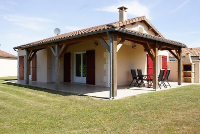 Malerische Villa in Les Forges mit Garten