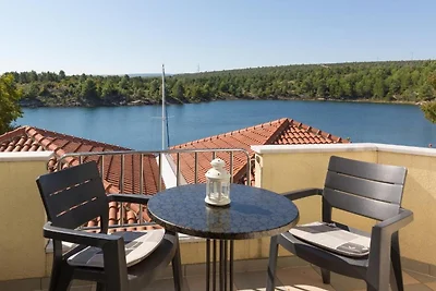 Appartamento con vista sulla piscina a...