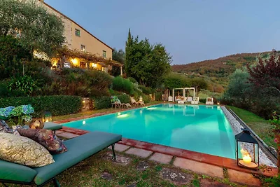 Villa in Tuscany with Infinity Pool and Views