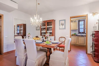 Villa vicino Lucca con vista vigneti