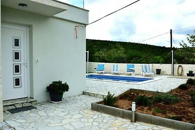 Ferienhaus in Vinjerac mit Schwimmbecken