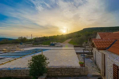Ferienhaus in Benkovac mit Schwimmbecken