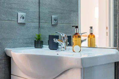 Luxuriöses 3-Zimmer-Apartment, 200 m von den ...