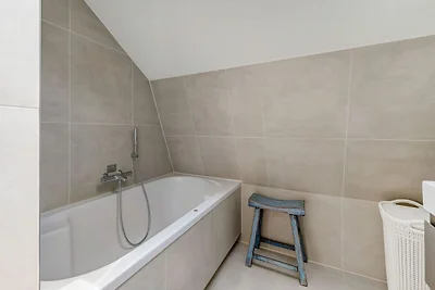 Schöne neue Villa mit Whirlpool