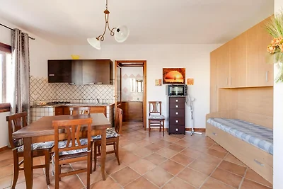 Con espacio exterior privado y aparcamiento.