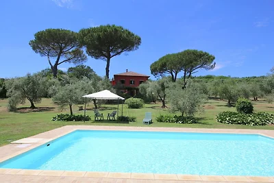 Villa moderna a Manziana con piscina