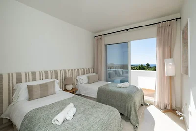 Exclusive 3-bed Penthouse Alcazaba Lagoon...