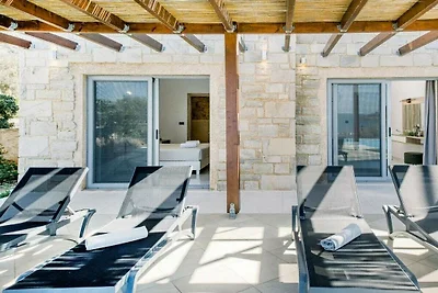 Villa in Sfinari with swimming pool