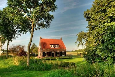Gerהumiges Bauernhaus in IJzendijke mit...