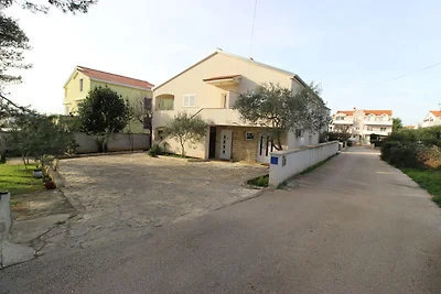 Geräumige Ferienwohnung mit Garten in Zadar