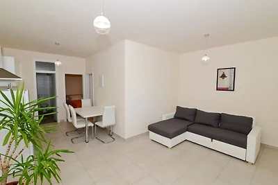 Wohnung in Ljubac mit Garten