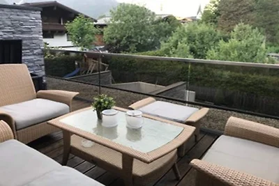 Moderne Wohnung mit Balkon und Zugang zur...