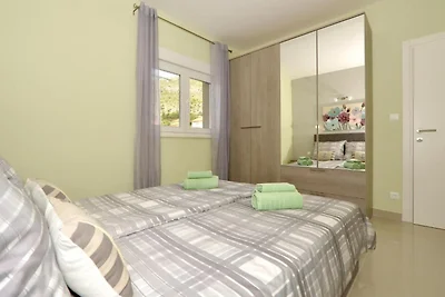 Apartment Sunshine Trogir - Three Bedroom Apa...