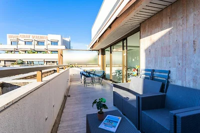 DEL562 Luxuswohnung mit herrlicher Aussicht