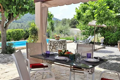 Huis nabij Pollensa met zwembad en uitzicht o...