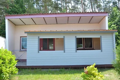 Summerland z kajakiem na jeziorze