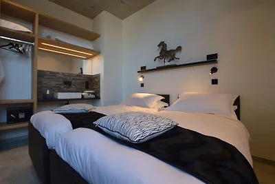 Moderne Dalhem-Villa mit Aussicht