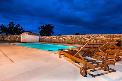 Villa in Krmed mit Schwimmbecken