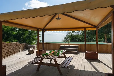 Ferienhaus in Calci mit Schwimmbecken