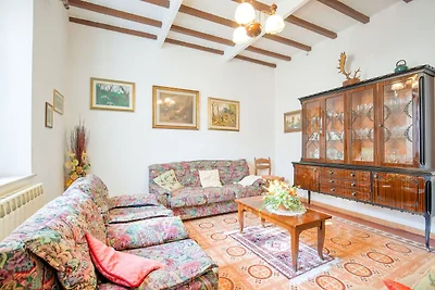 Ruhiges Ferienhaus in Chianni mit Garten