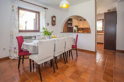 Lovely villa with a large garden, a private p...
