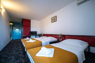 Hotel Issa - Triple Room Sea View