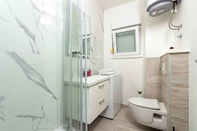 Modern Apartments with Private Balcony - Delu...