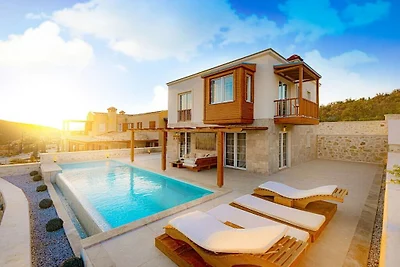 Villa in Kalkan mit Schwimmbecken