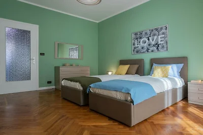 Wohnung in Torino mit Balkon und Parken