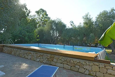 Ferienhaus mit privatem Pool in Fanusa