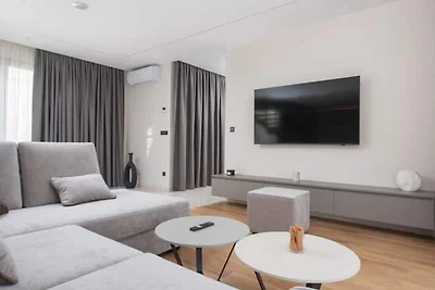 Luxuriöse Villa mit Meerblick und Whirlpool