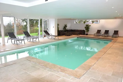 Chalet a Stoumont con piscina e sauna