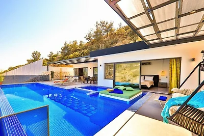 Villa in Kalkan mit Schwimmbecken