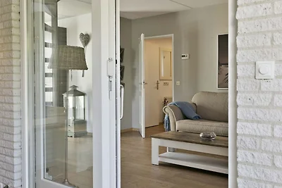 Schönes Ferienhaus in Kamperland mit Garten
