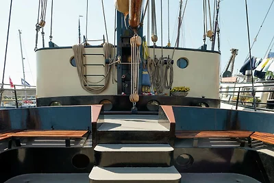 Einzigartiger Gruppenaufenthalt: Boot für 30