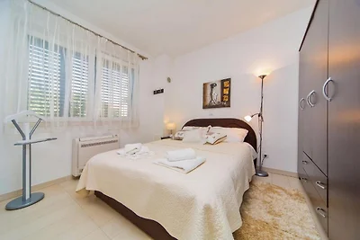 4B Apartments - Two Bedroom Apartment with...