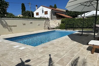 Neue Villa ELMASO****