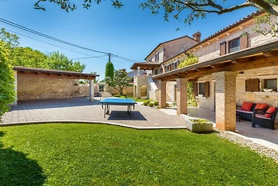 Villa in Tinjan met zwembad