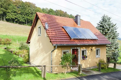 Modernes Ferienhaus mit Garten in Lohsdorf